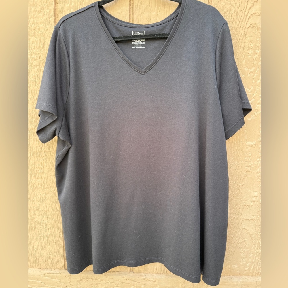 L.L. Bean Women’s Black Short Sleeve V-Neck Tee 3x-Plus